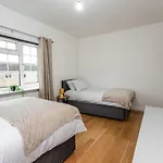 Green Road, Long Stay Disc, Parking, Sleeps 7, 3 Bedrooms
